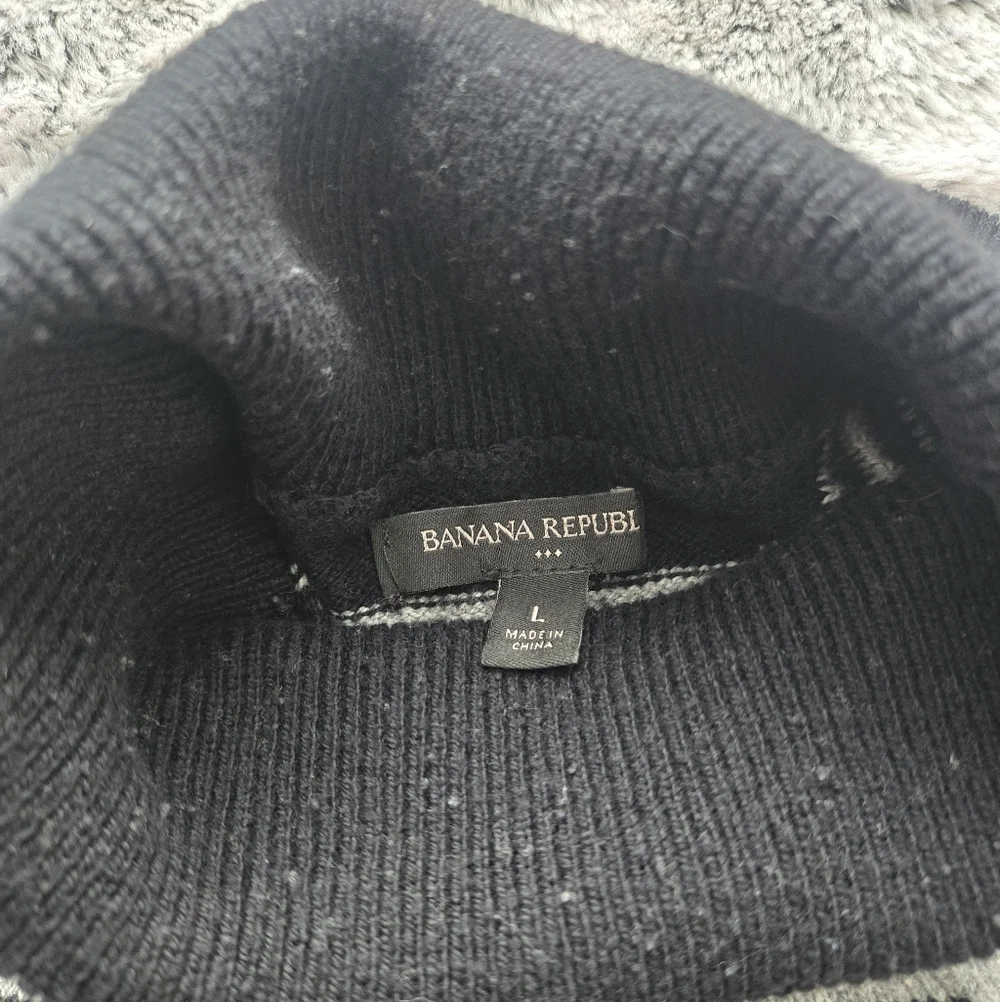 Banana Republic Black & Gray Turtleneck Sweater‎ - Large